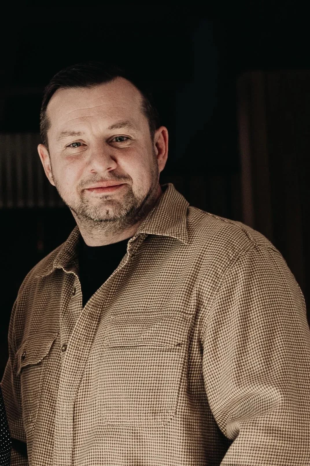 Alex, owner and wallpaper installer at Kifa Wallcovering